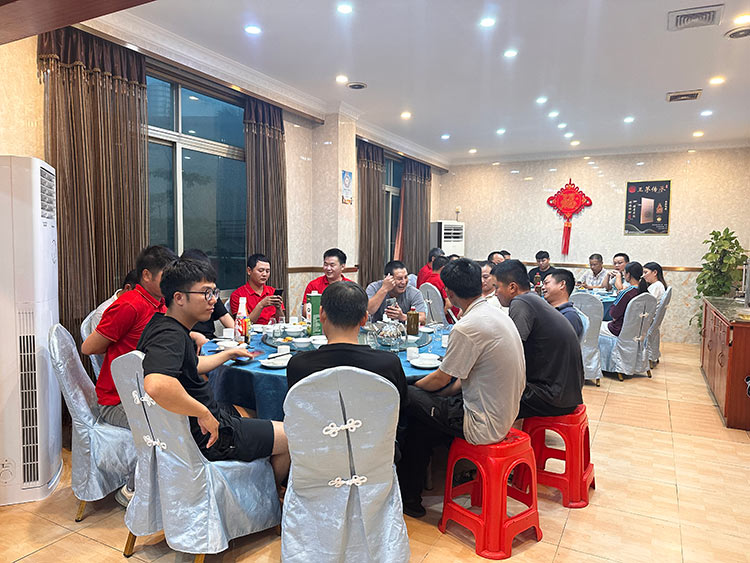 金秋時(shí)節(jié)，月圓共聚|東科集團(tuán)宴請(qǐng)工地工友聚餐活動(dòng)