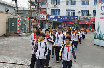 常平鎮青少年科技活動周，板石小學師生到常平科技園參觀